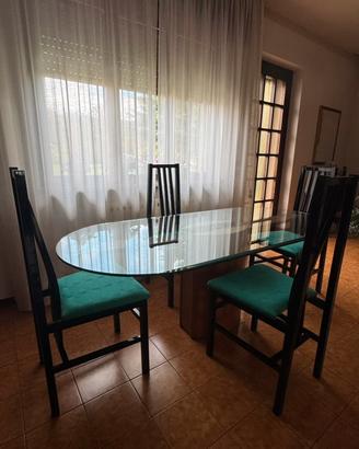 TAVOLO IN VETRO CON 4 SEDIE