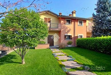 VILLA A SCHIERA D'ANGOLO A CASSANO D'ADDA