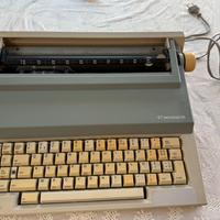 Macchina da scrivere elettronica Olivetti