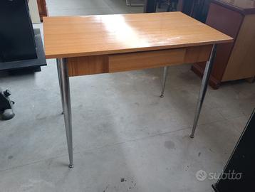 Tavolo con Cassetto