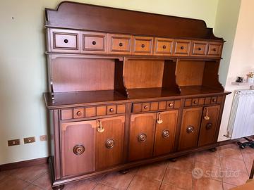 Credenza in legno massello – Classica e capiente