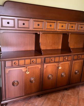 Credenza in legno massello – Classica e capiente