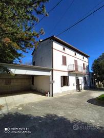 Casa indipendente di 190 m² con più di 5 locali a 