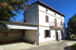 Casa indipendente di 190 m² con più di 5 locali a 