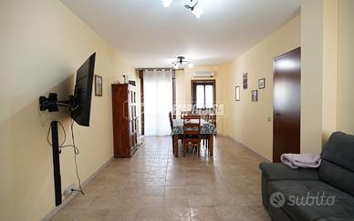 AMPIO TRILOCALE CON POSTO AUTO - VIA MAL DI VENTRE