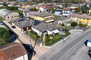 PORZIONE DI VILLA BIFAMILIARE RISTRUTTURATA CLASSE