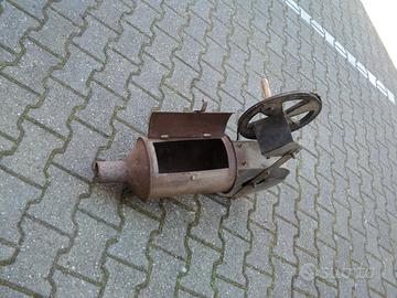 Particolare atrezzo depoca per abrustolire