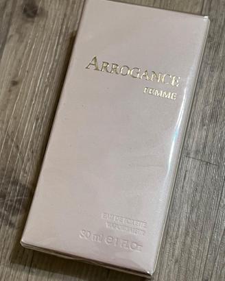 Profumo arrogance femme nuovo