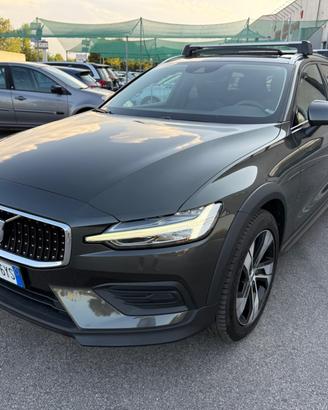 Volvo V60 Cross Country B4 AWD automatico Core