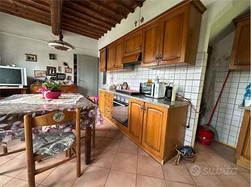 Rustico / Casale di 140 m² con 4 locali e posto au