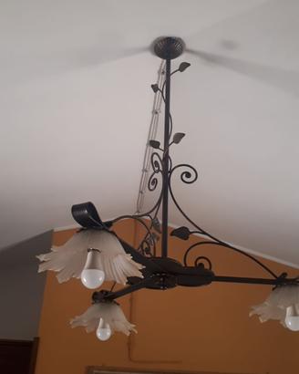 Lampadario in ferro battuto