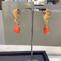 Orecchini cavalluccio marino in argento e corallo