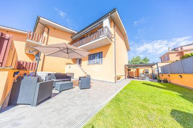 PORZIONE DI TRIFAMILIARE A ROMA