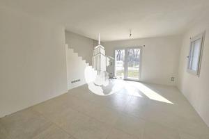 Villa di 150 m² con 5 locali e box auto a Paese