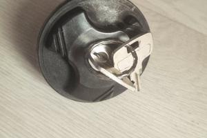 tappo benzina con chiave lancia fiat alfa  romeo 