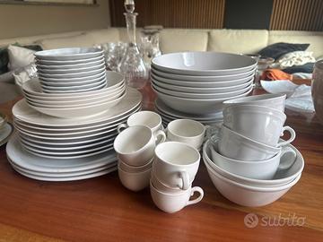 Servizio di piatti ikea e tazzine broggi