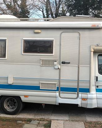 Camper Mansardato mt.6.5