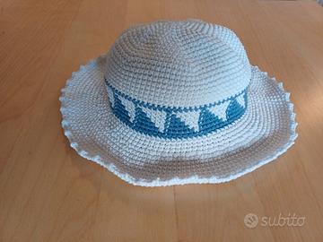 Cappello Estate Capri uncinetto bianco e azzurro