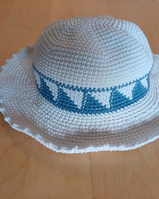 Cappello Estate Capri uncinetto bianco e azzurro