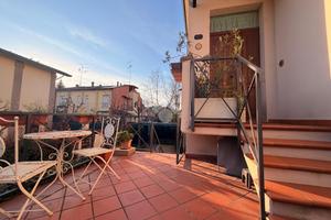 VILLA A SCHIERA A VALSAMOGGIA