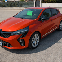 Macchina Renault Clio 5