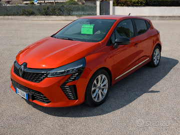 Macchina Renault Clio 5