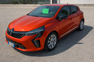 Macchina Renault Clio 5