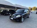 lancia-ypsilon-1-2-argento-gpl-per-neopatentati