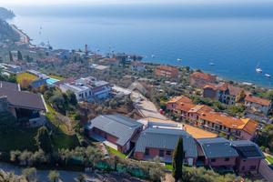 4 LOCALI A TORRI DEL BENACO