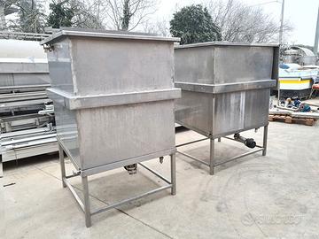 2 CISTERNE INOX CON COPERCHIO USATE