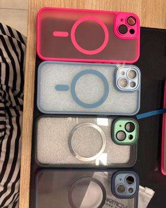 Cover iphone 15 con vetrino per fotocamera.