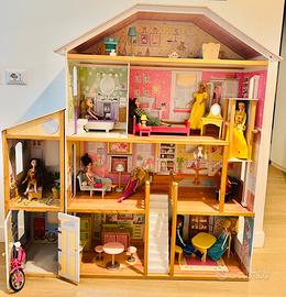 Casa delle barbie Kidkraft in legno + 10 barbie