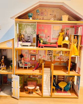 Casa delle barbie Kidkraft in legno + 10 barbie