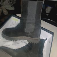 Chelsea Boots in Camoscio Nero – Emmanuelle Vee