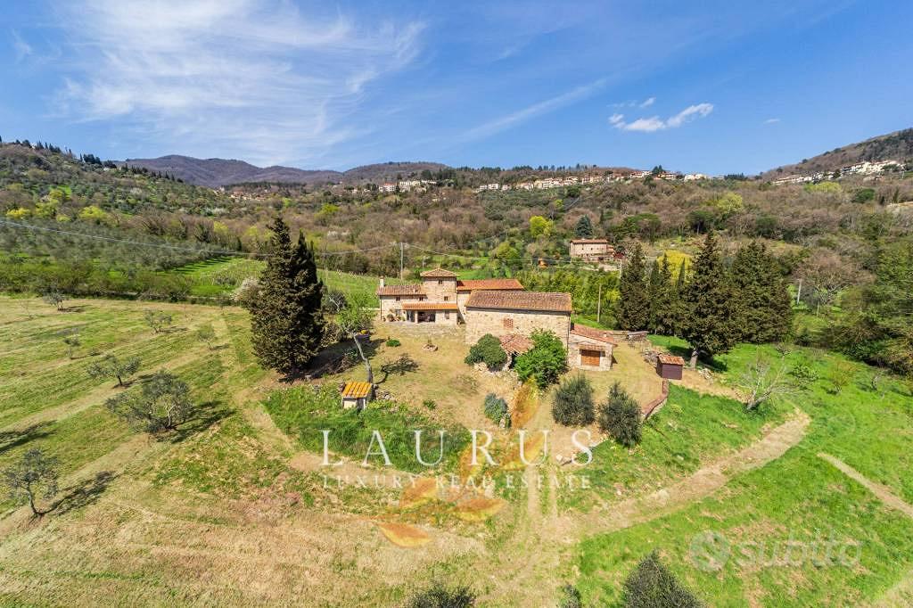 Rustico / Casale di 456 m² con più di 5 locali a P - Vista 4