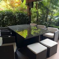 Tavolo da giardino con sedie e pouf rattan