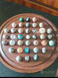 gioco da tavola con pietre  minerali