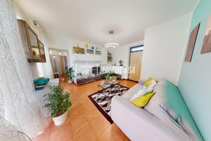 ROVELLASCA: Trilocale con box e balcone in centro