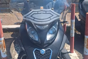 PIAGGIO MP3 300 con