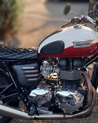 Triumph Bonneville T100 a iniezione 2 allestimenti