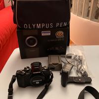 Olympus OM-D E-M10 con obiettivi