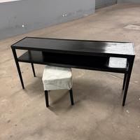 Consolle moderna con sgabello