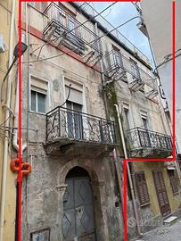 Stabile vicino palazzo di città