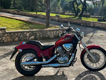 Honda Shadow 600: l'eleganza che ha fatto storia