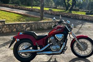 Honda Shadow 600: l'eleganza che ha fatto storia