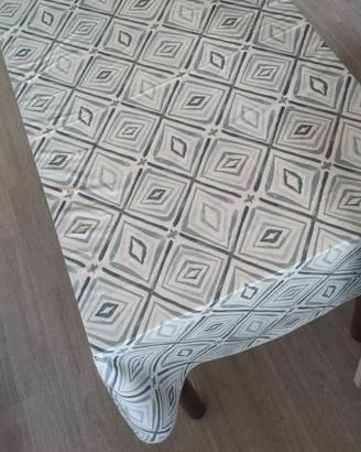 Tavolo in legno allungabile con cassetto
