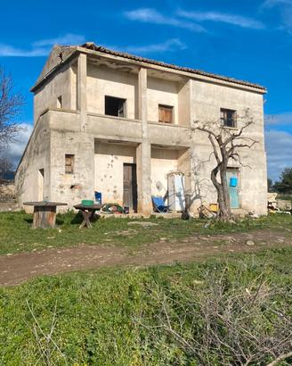 Masseria rurale a pochi metri dal mare