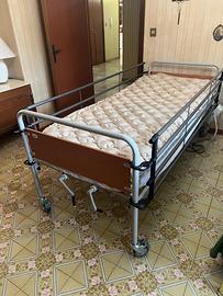 Letto con barre laterali anticaduta e