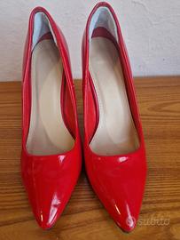 scarpe nuove in pelle lucida rosse