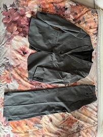 Completo nero e completo grigio, come nuovi